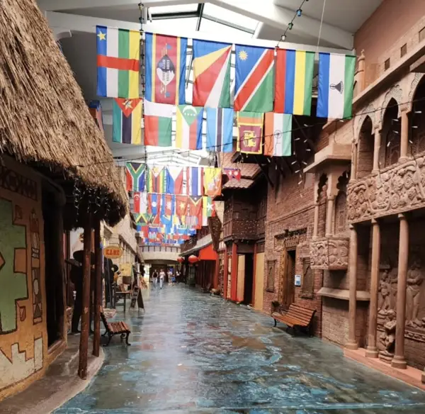 Проход на территории этнопарка Этномир