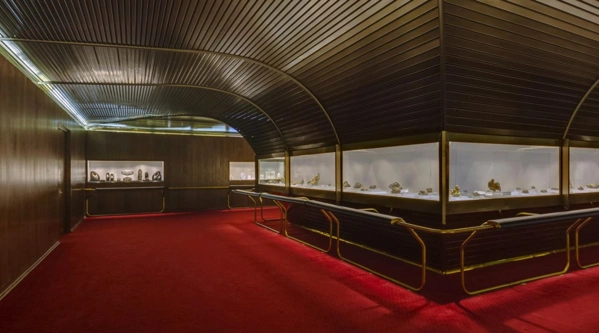 Зал музея Алмазный фонд