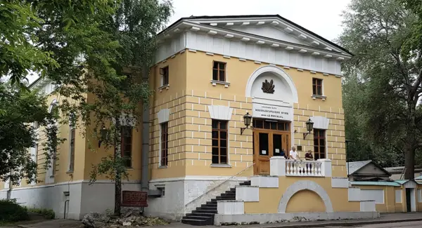 Экскурсия для школьников в Музей минералогии