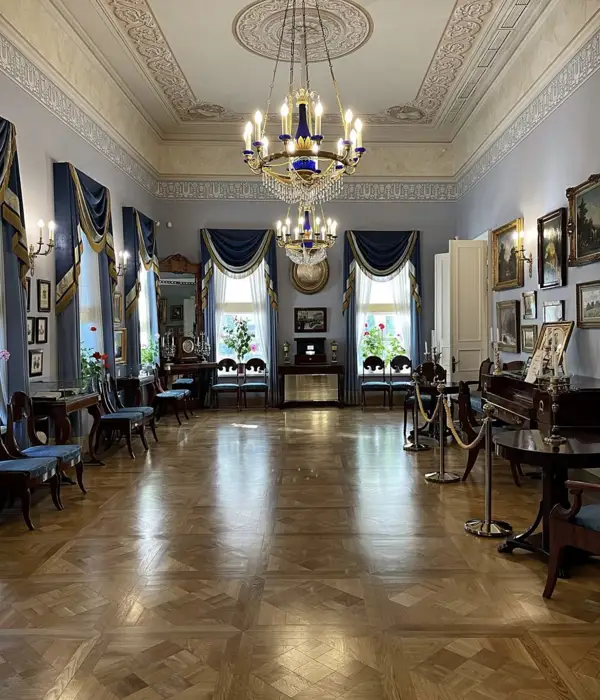 Зал в Музее им. И.С. Тургенева