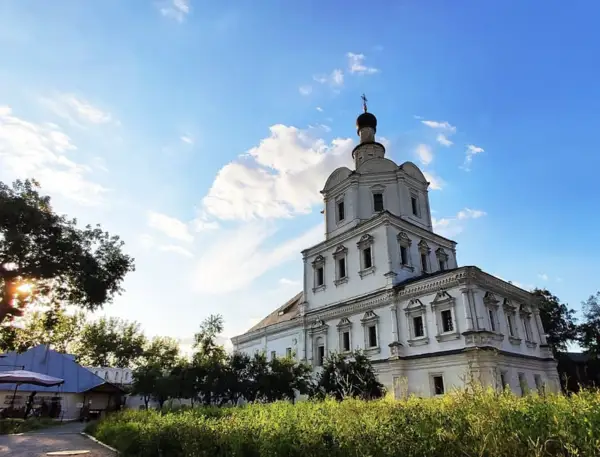 Территория у музея Андрея Рублева