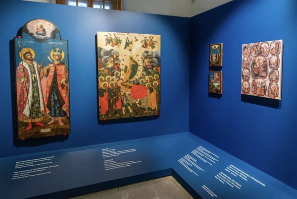 Выставочный зал на экскурсии в Музее имени Андрея Рублева