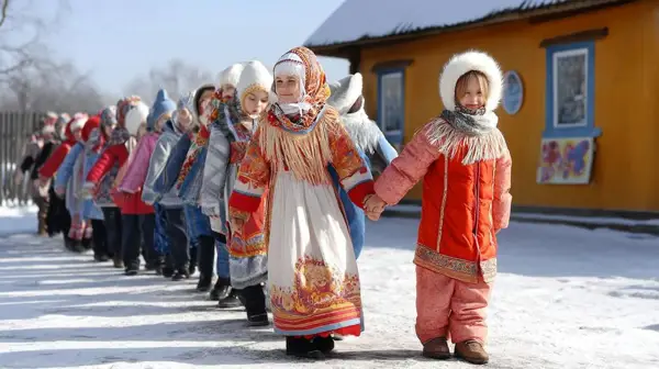 Школьники на масленице в музее Еда Руси