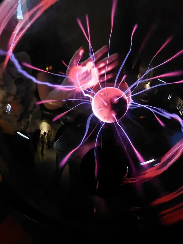 Групповая экскурсия по залам Экспериментаниума