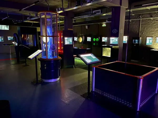 Интерактивные экспонаты в музее Экспериментаниум в Москве